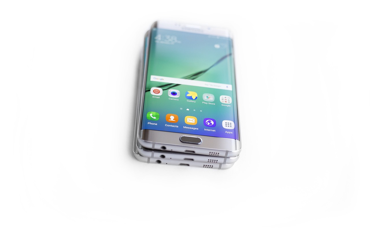 三星Galaxy S7 Edge 7100白色款閃耀登場，最新報(bào)價(jià)一覽